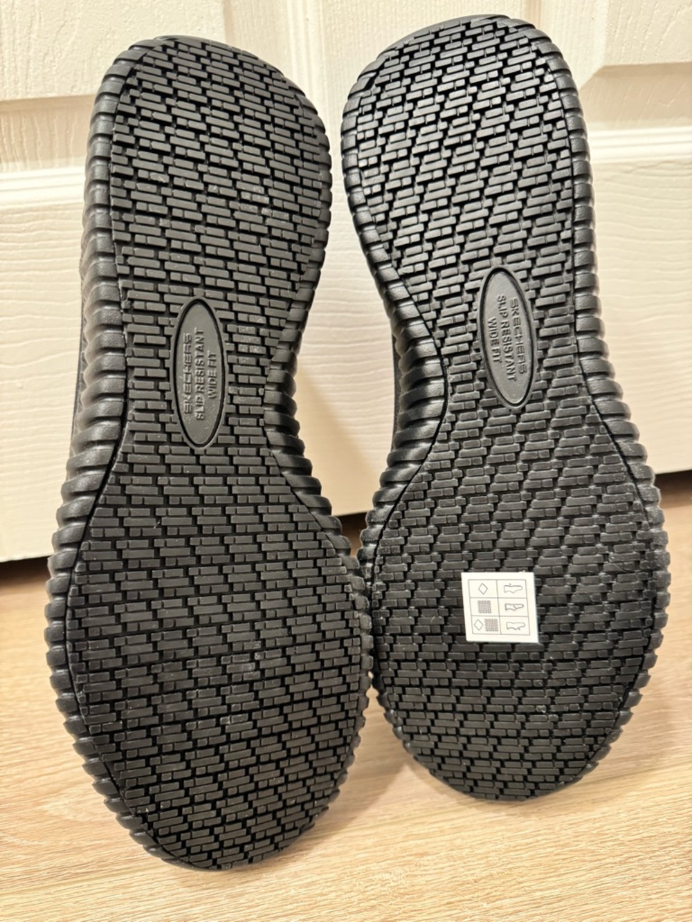 Men’s wide Skechers cessnock - Slip-resistant shoes - Picture 6 of 7